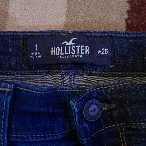 EUC Junior Ladies Hollister Blue Jean Mid Rise Shorts 3” Size 1 Waist 25 - Picture 3 of 5